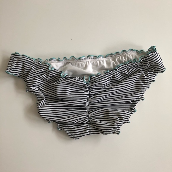 Bundle Victoria’s Secret scrunch bottom - Picture 3 of 3